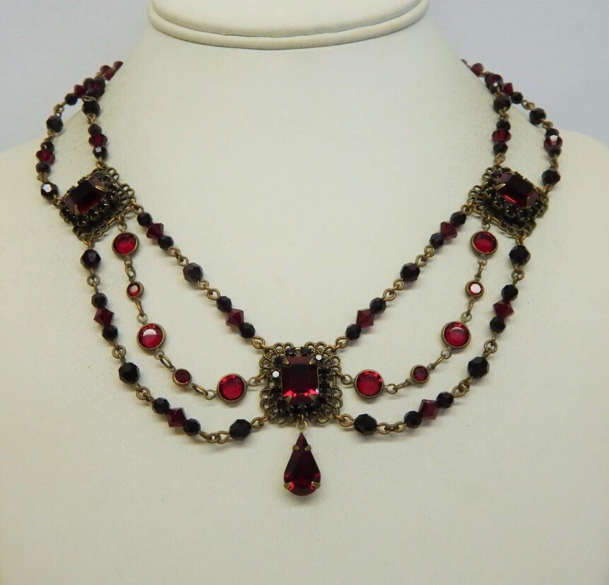 ❤️LIZ PALACIOS RED & BLACK AUSTRIAN CRYSTAL Swag Necklace 16 1/2″L