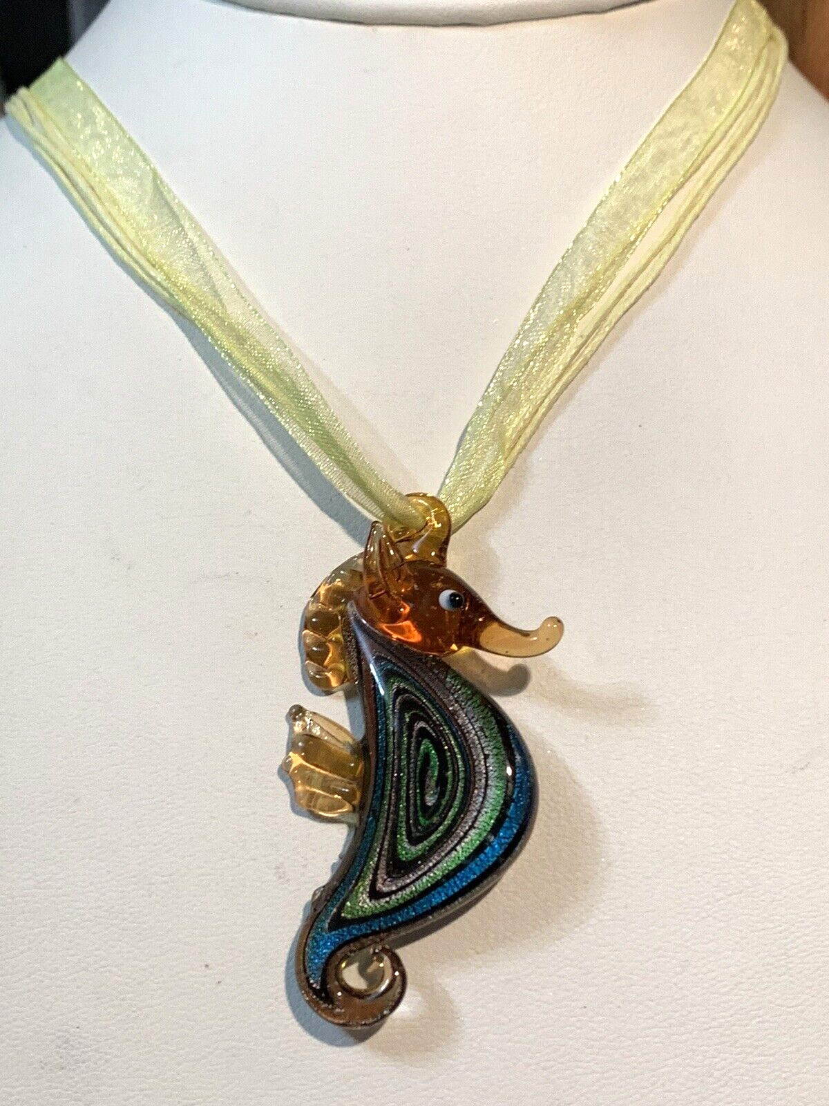 NEW GORGEOUS SHIMMERING MURANO BLOWN-GLASS SEA HORSE NECKLACE- NEW-AMBER/YELLOW