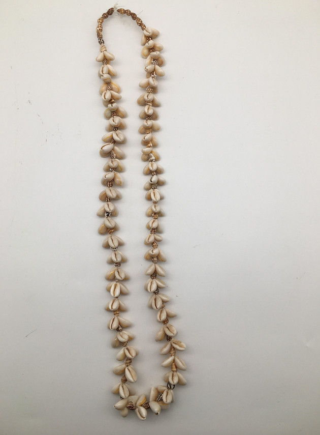 VINTAGE HANDMADE LONG COWRIE SHELL NECKLACE FROM THE 1940’S