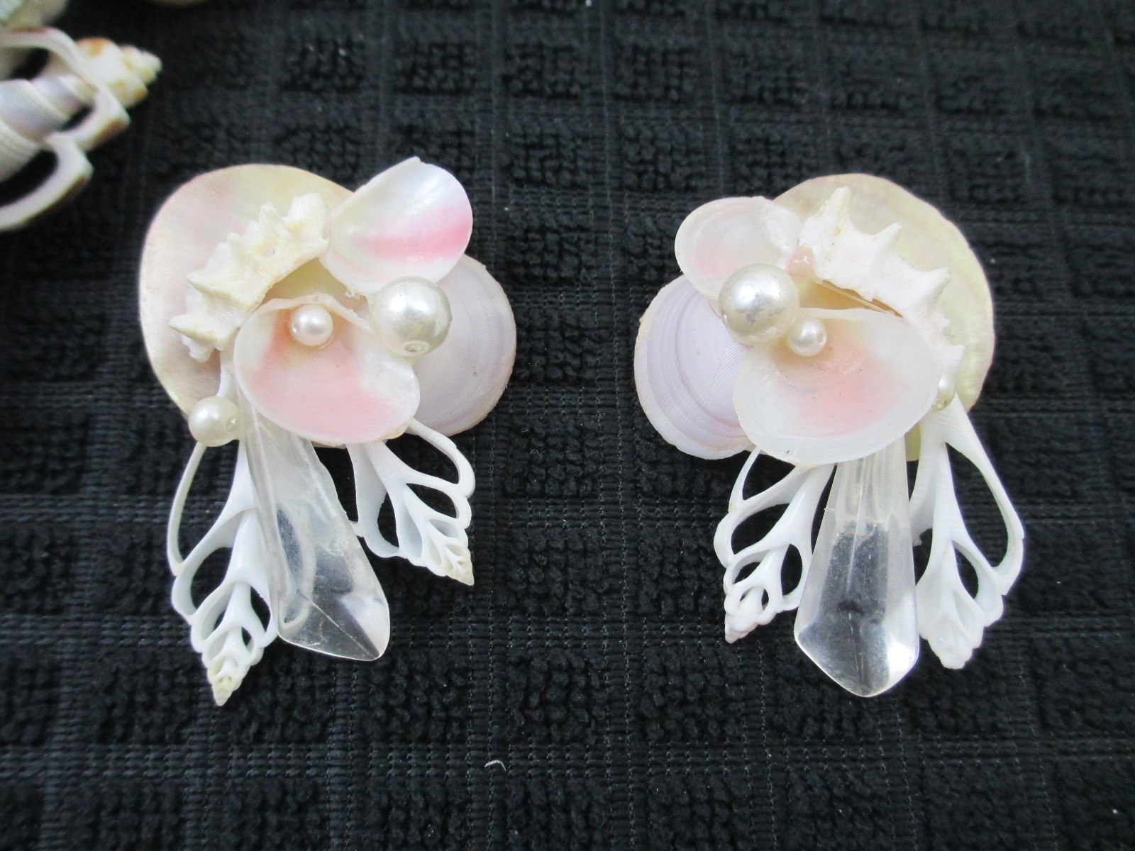 Vintage Boho Statement Necklace MOP pearlized Sea shells Lucite Earrings Set