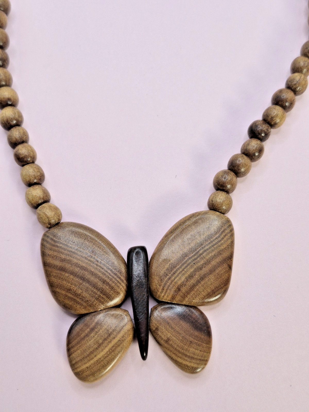 VTG 1970s Necklace Hand Crafted Wood BUTTERFLY Beads 18″ Modernist Brown Shades