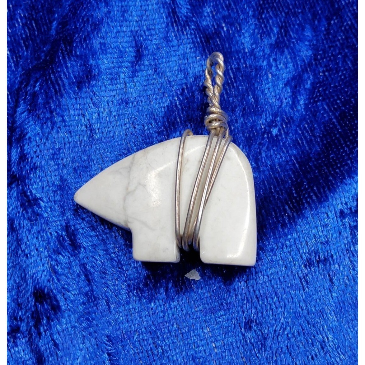 vintage handcrafted polished natural stone bear shaped necklace pendant.