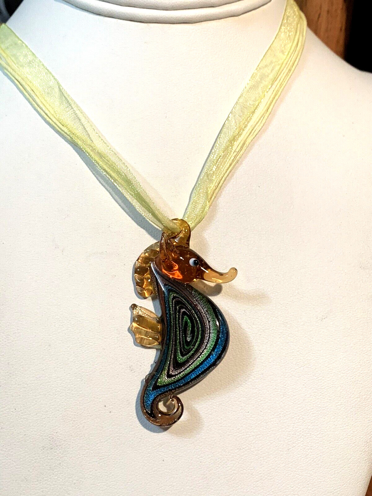 NEW GORGEOUS SHIMMERING MURANO BLOWN-GLASS SEA HORSE NECKLACE- NEW-AMBER/YELLOW