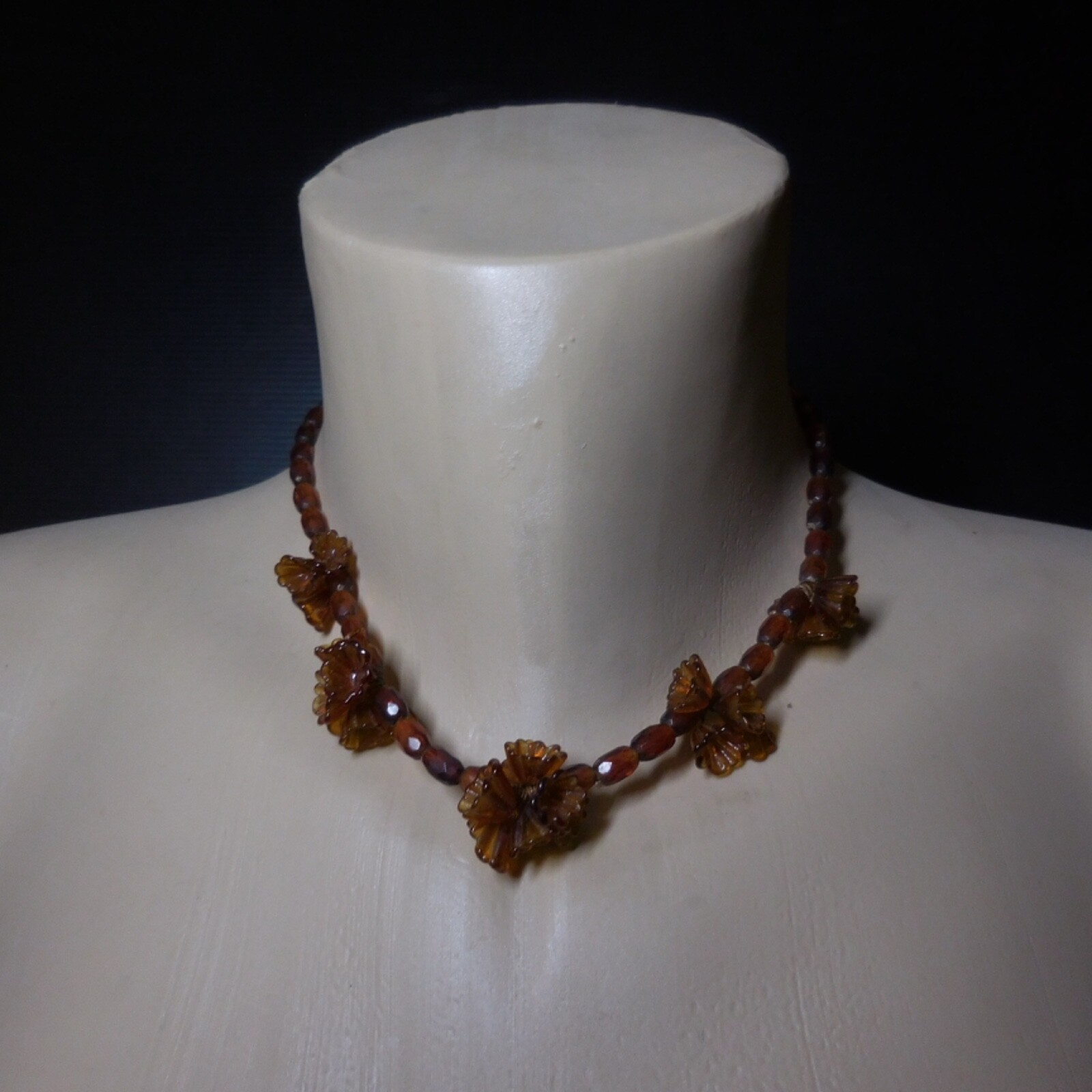 N24.317 Orange Amber Resin Flower Pearl Necklace Choker With Copper Screw Clasp