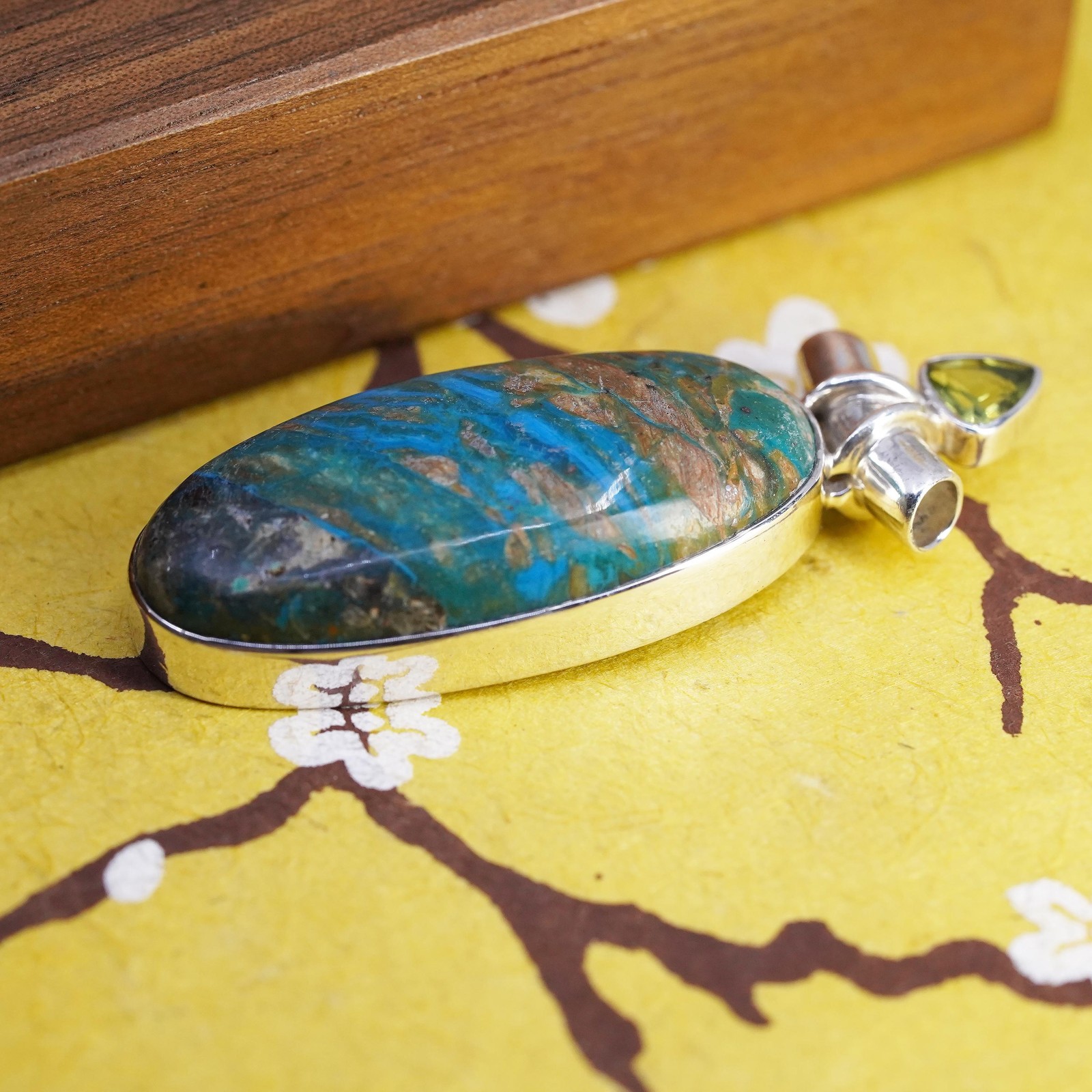 Vintage Southwestern Sterling 925 silver oval pendant w/ moss agate and peridot
