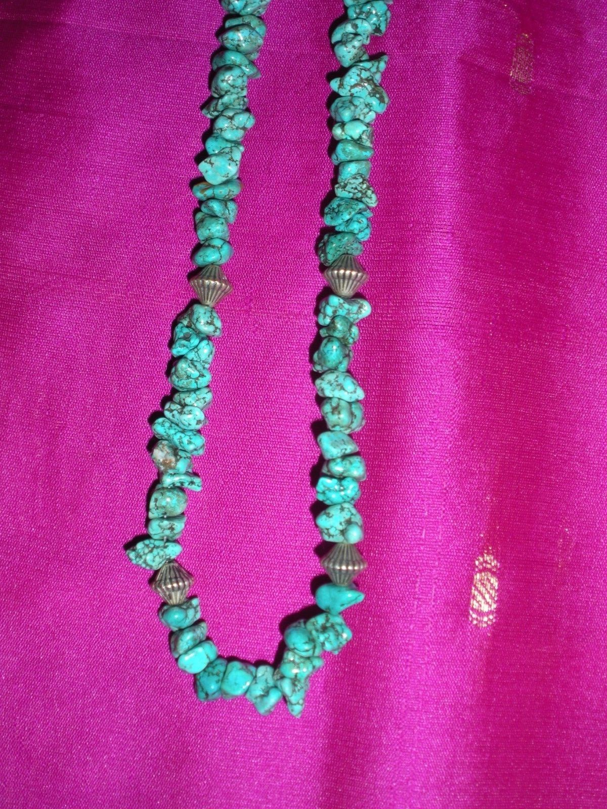 SOUTHWEST STYLE TURQUOISE NECKLACE W/ SILVER COLORED ACCENTS