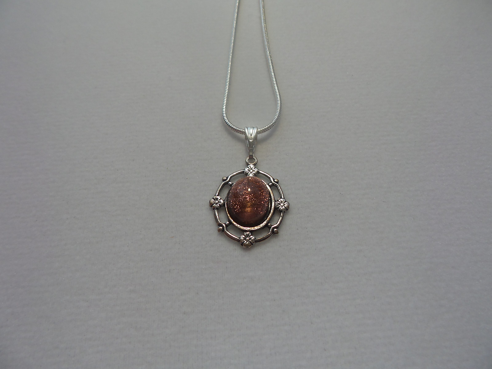 VINTAGE OPAL NECKLACE 20″ CHAIN SMALL ROSE COPPER COLOR STUNNING