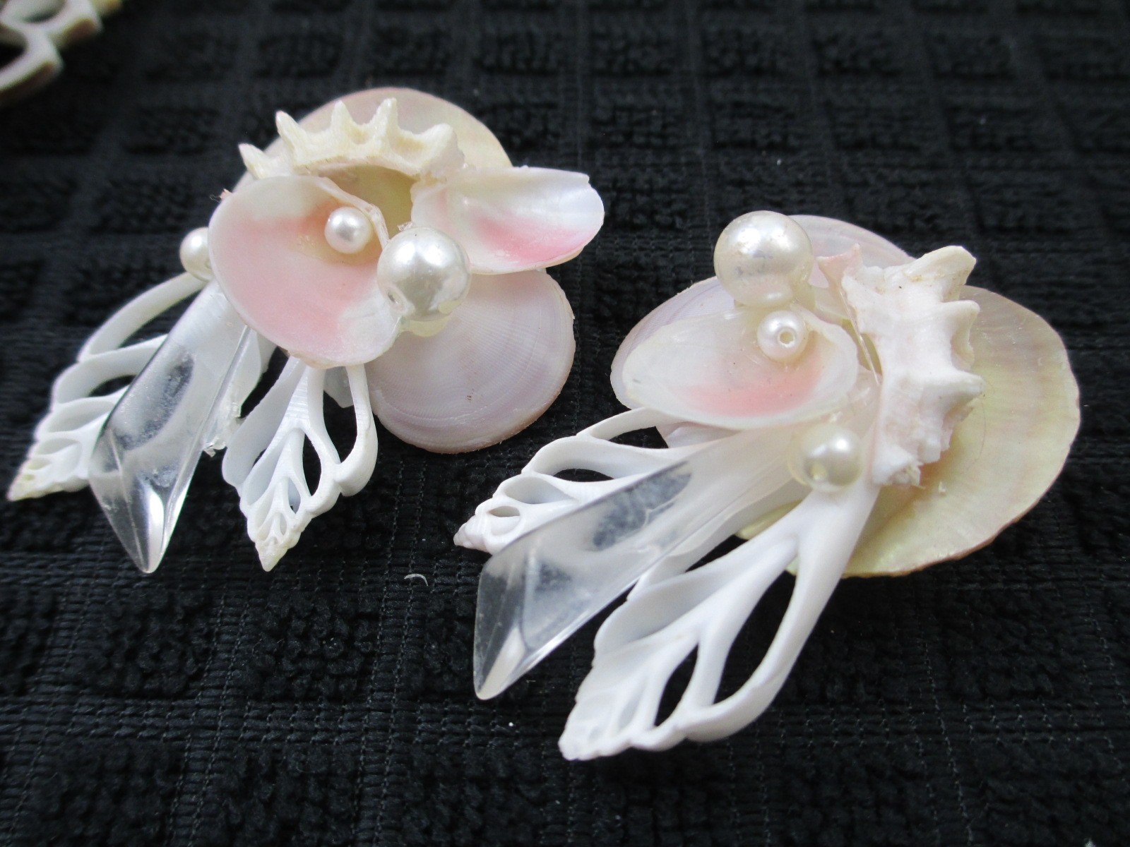 Vintage Boho Statement Necklace MOP pearlized Sea shells Lucite Earrings Set