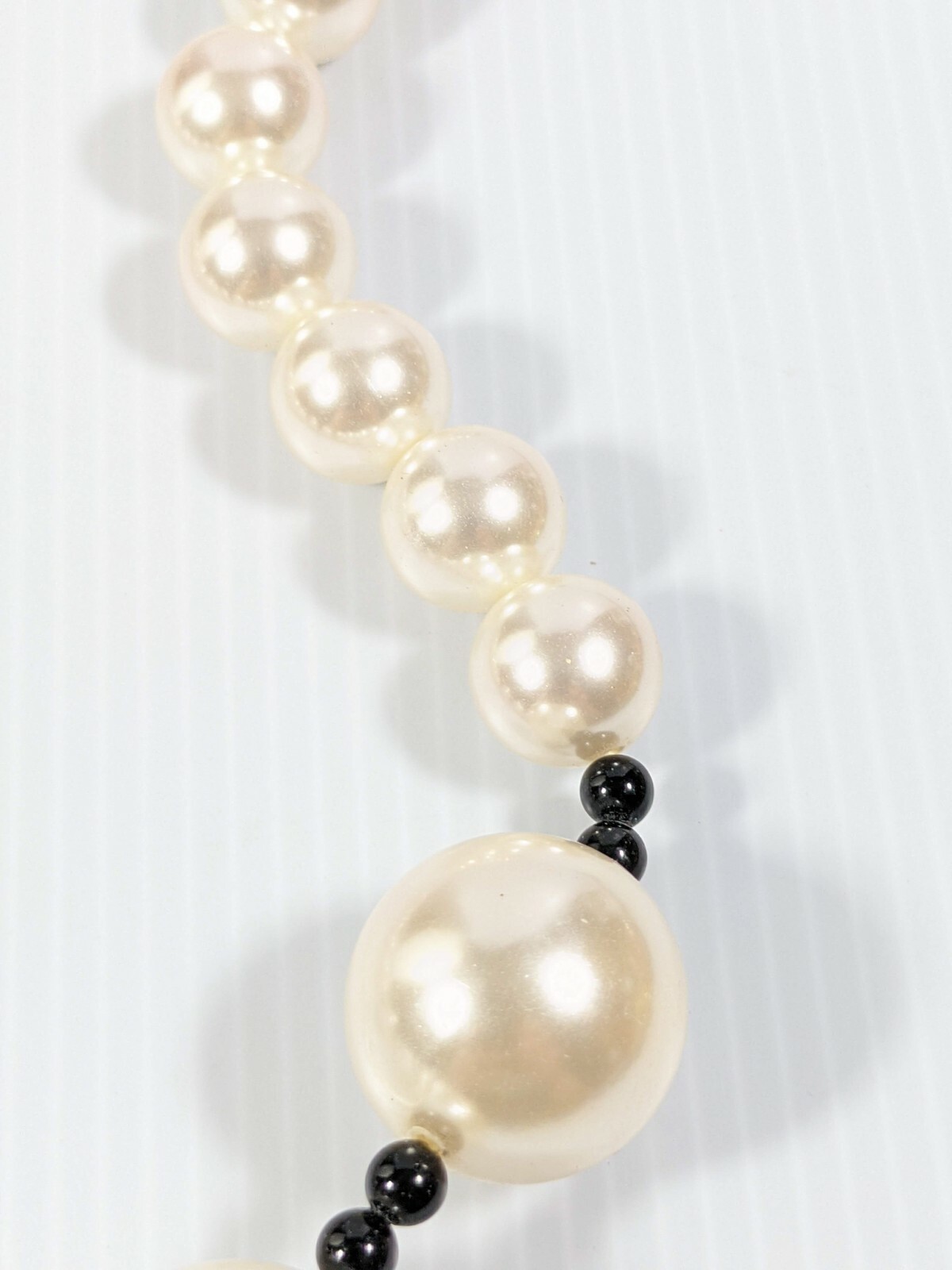 Artisan Ivory Color Acrylic Faux Pearl Chunky Necklace 22 inches