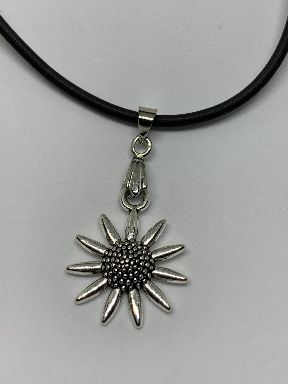 Unisex Fashion Black PVC Cord And Alloy Daisy Pendant Choker Necklace