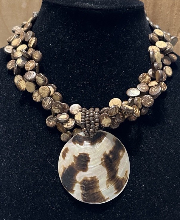 VTG Mother Of Pearl Round Abalone Shell Pendant Wood Bead Necklace Collar Boho
