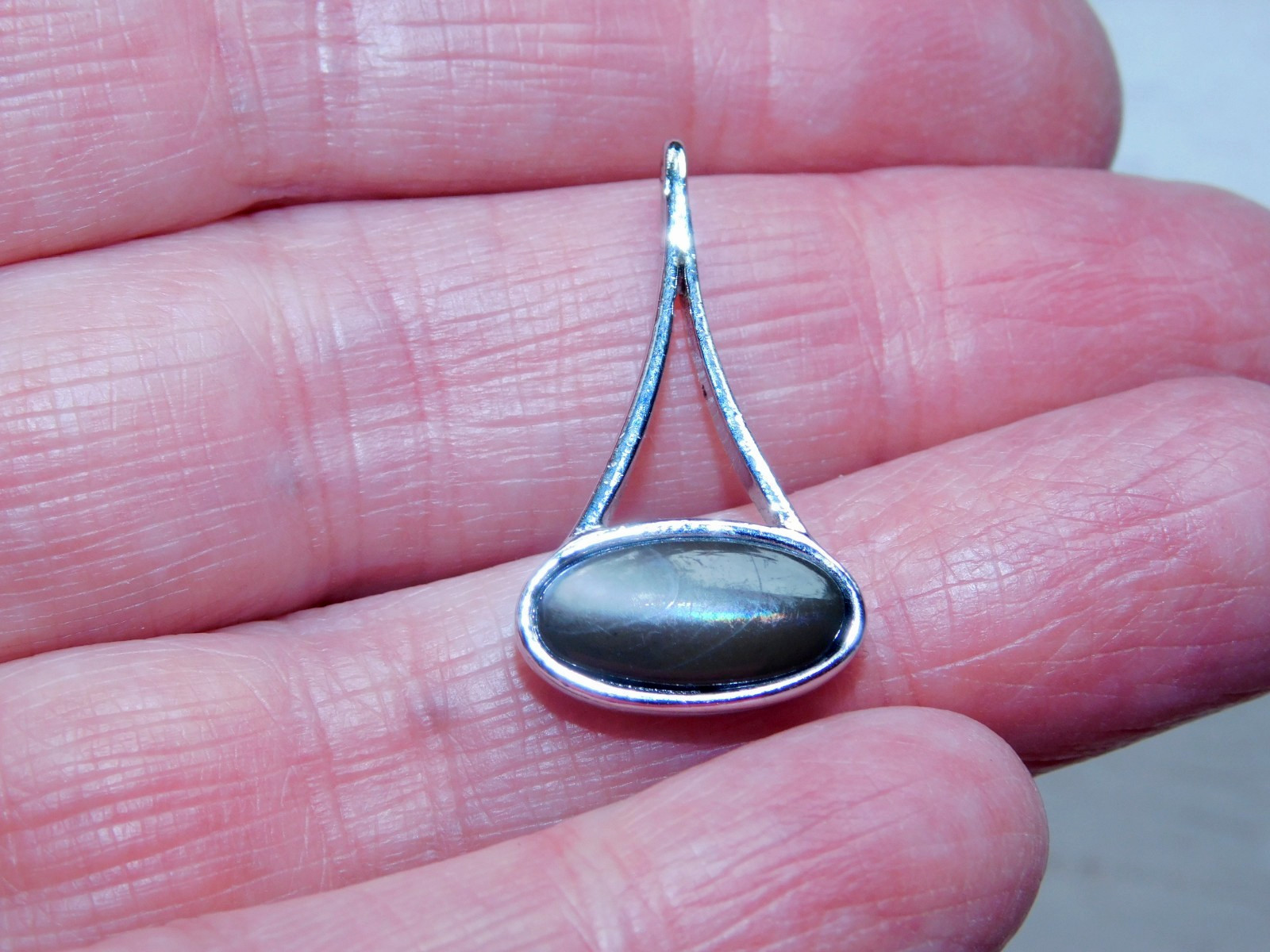 RaRe! Signed SARAH Coventry MOP Oval Infinity Pendant Silverplate No Chain 1977