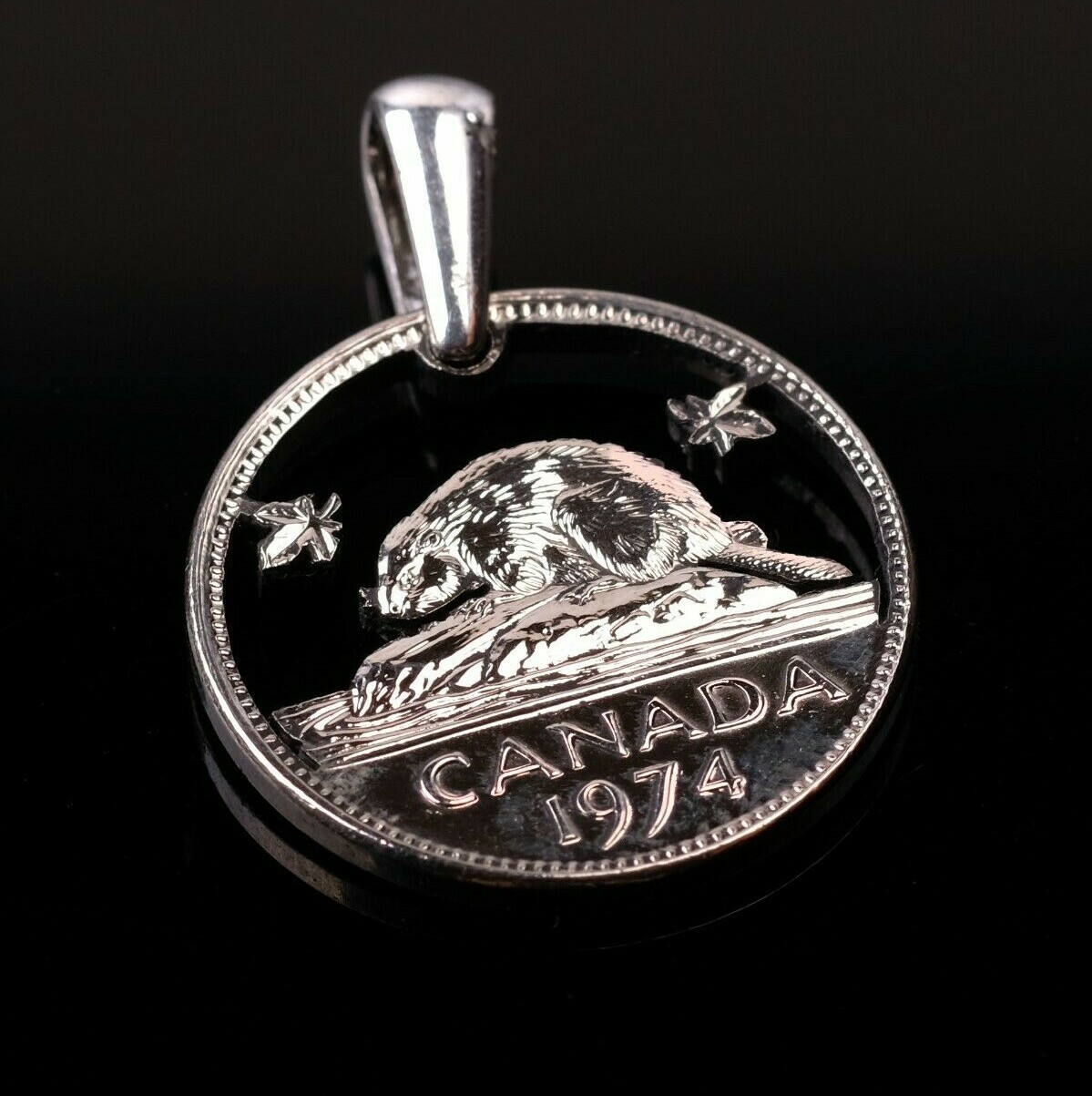Canada 5 Cents A beaver Cut coin pendant with necklace Ontario Lake