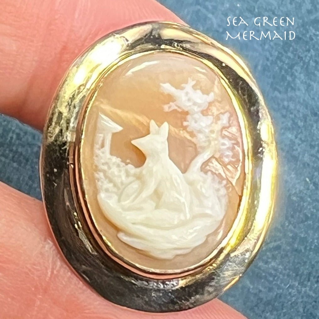 10k Yellow Gold Carved Cameo Pendant. Sitting Fox