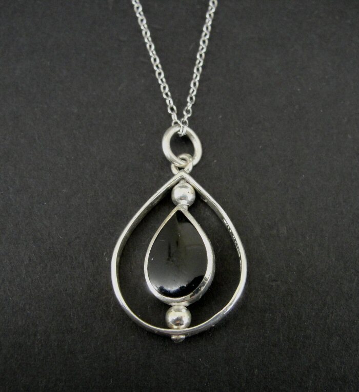 SU Necklace Silver Black Onyx Teardrop Pendant Sterling 925 Chain Necklace
