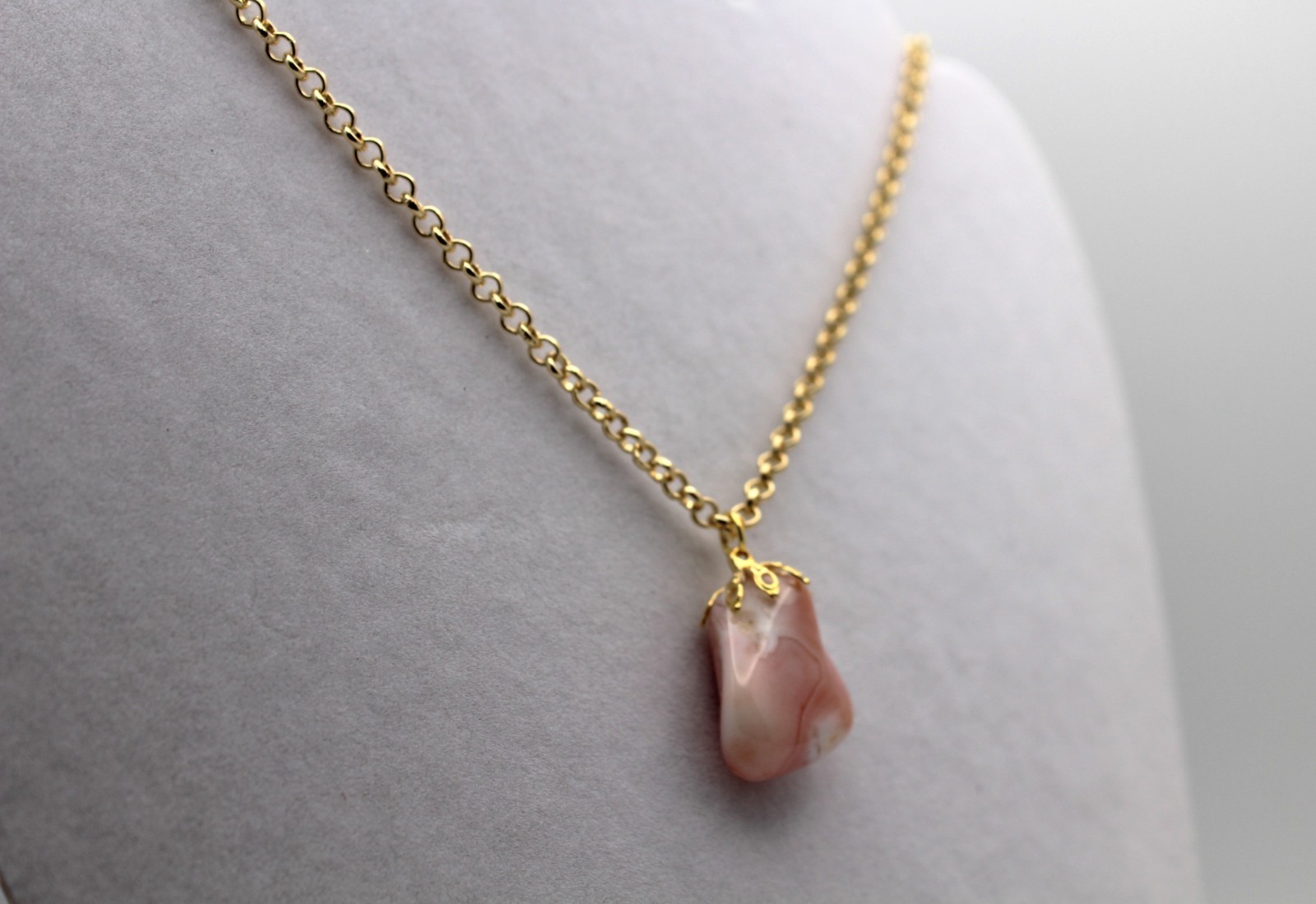 Handcrafted 21″ gold chain polished apricot agate stone necklace