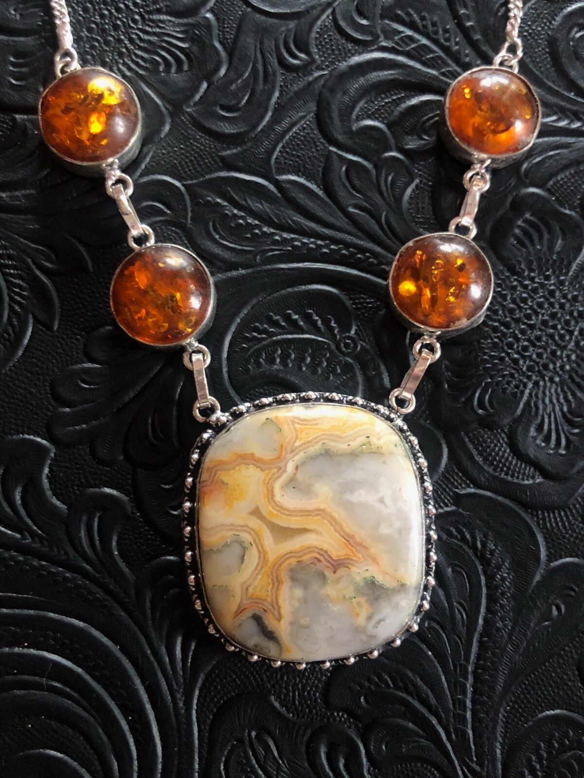 Desert Hues Yellow Agate and Amber Accent Artisan Necklace 17.5″