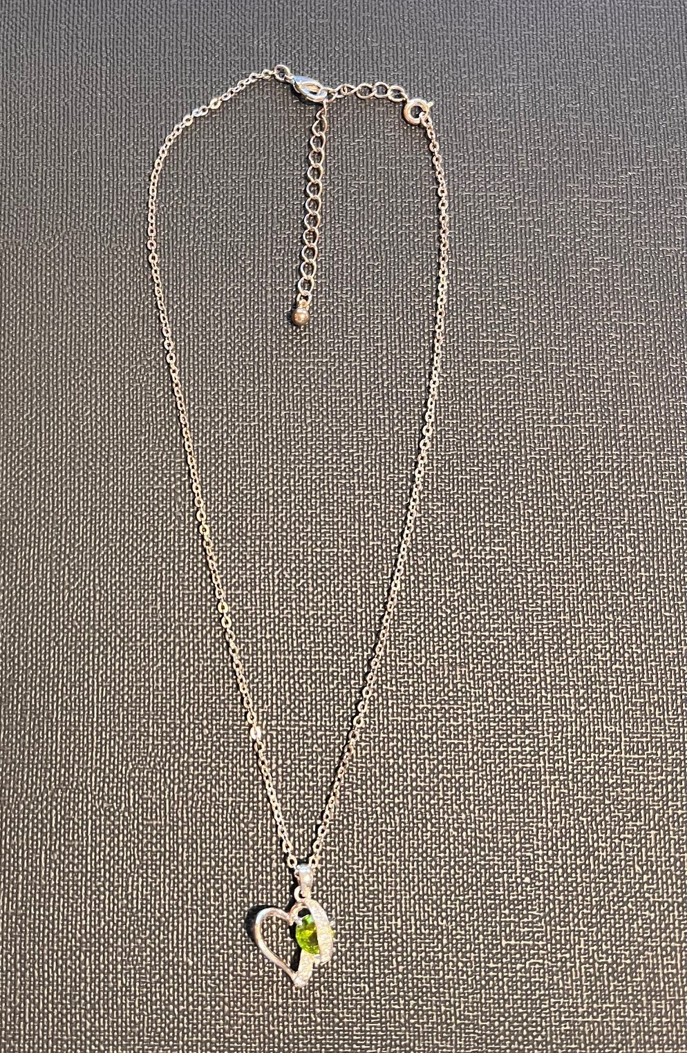 Necklace Avon Looping Open Heart-Silver-tone Peridot Crystal accent , August