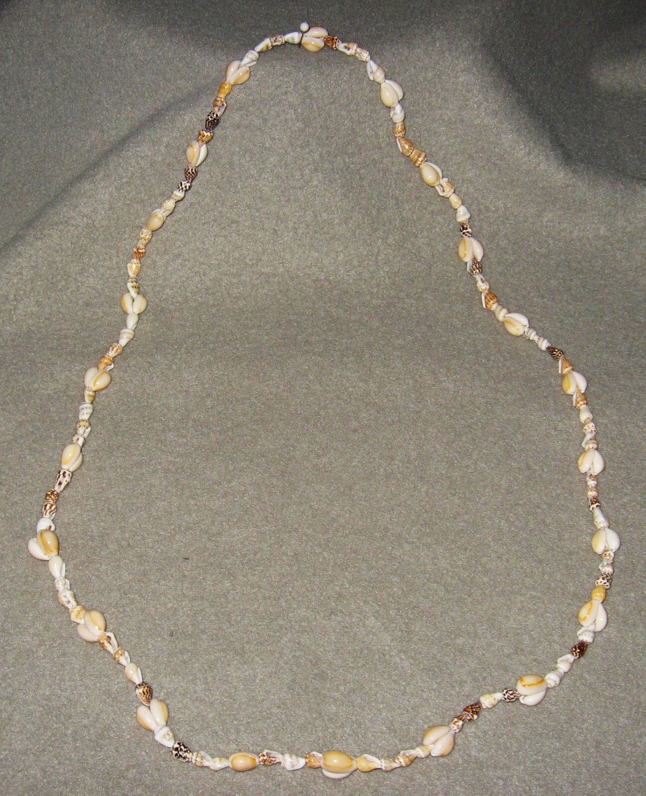 ARTISAN HANDCRAFTED MIXED NATURAL COLORS SEASHELLS 36″ LONG NECKLACE