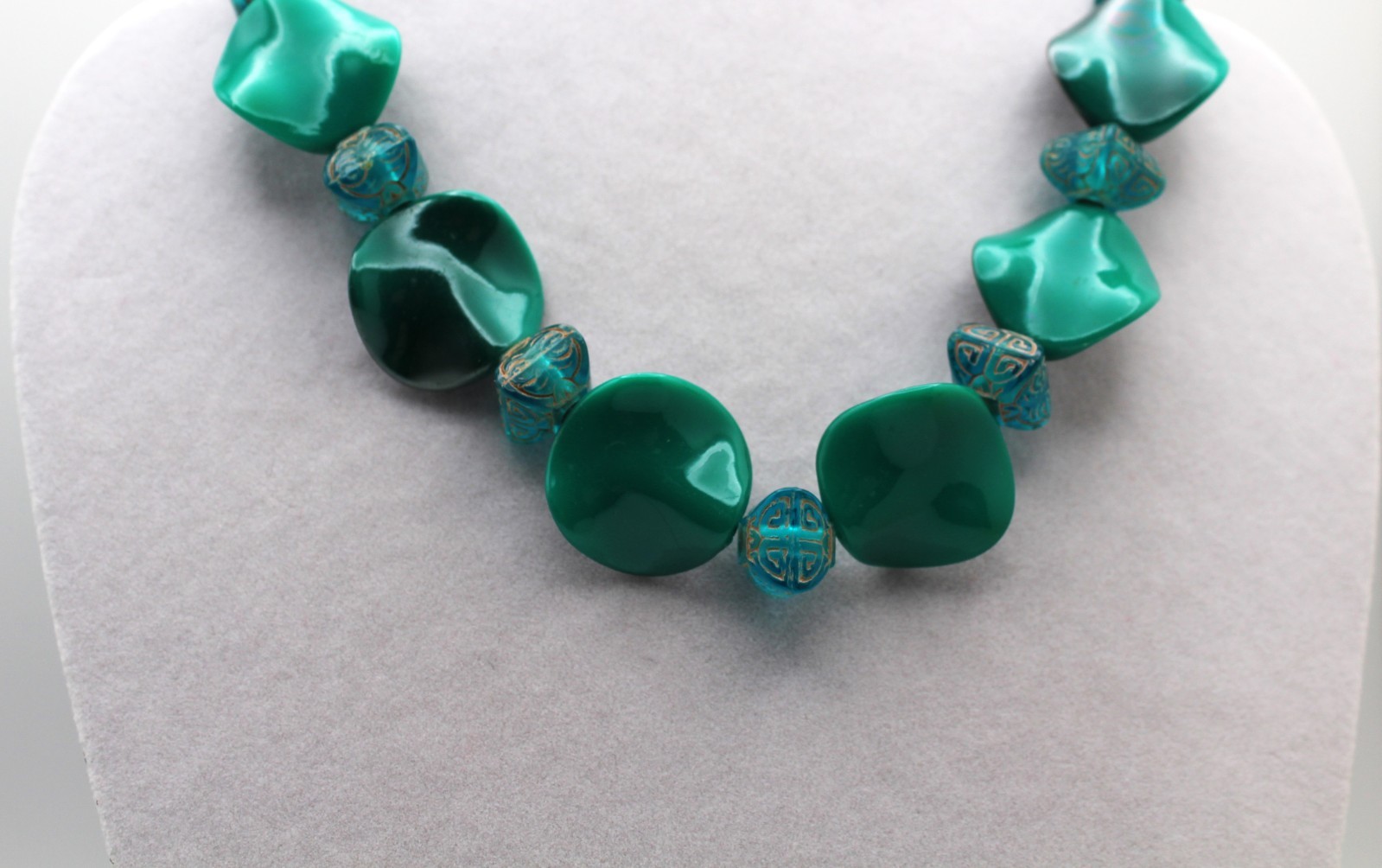 Handcrafted 22.5″ green and blue acrylic beads necklace with silver clasp