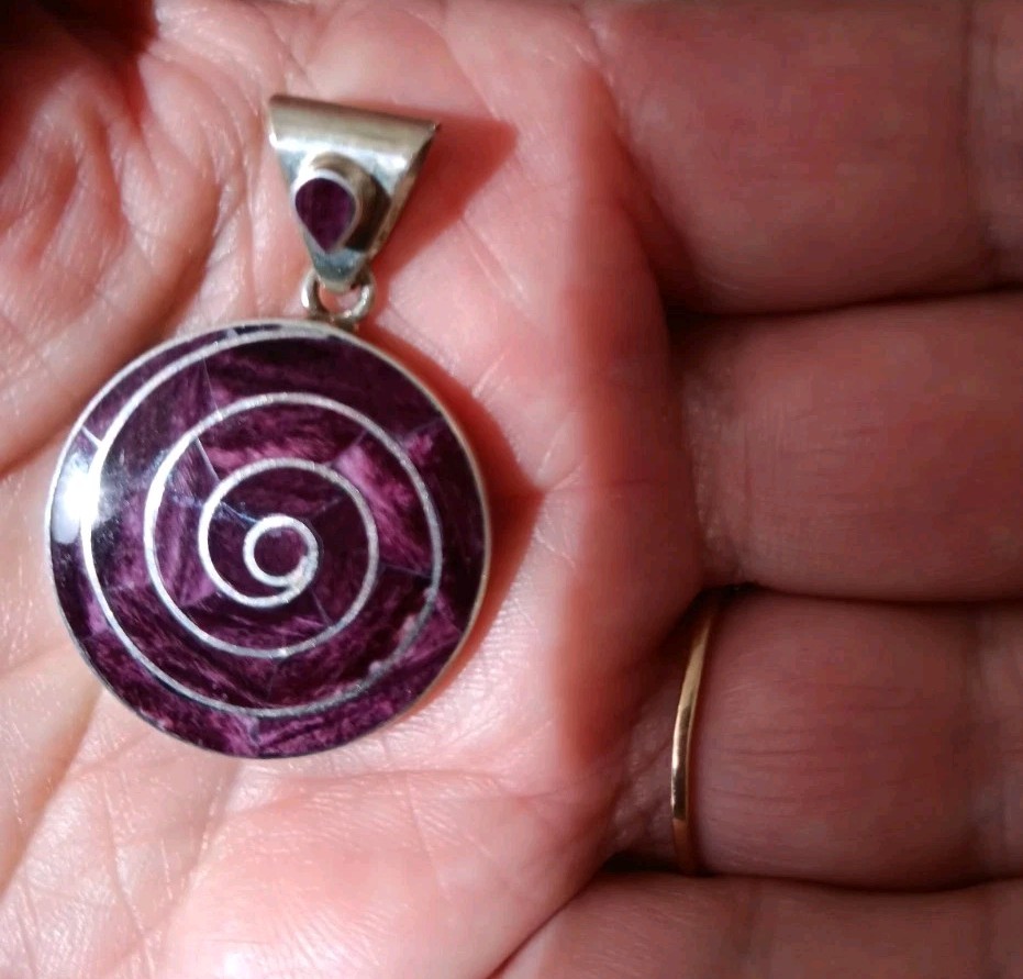 Artisanal Handmade Pendant, .950 Sterling Silver Spiny Oyster Shells Inlay Peru