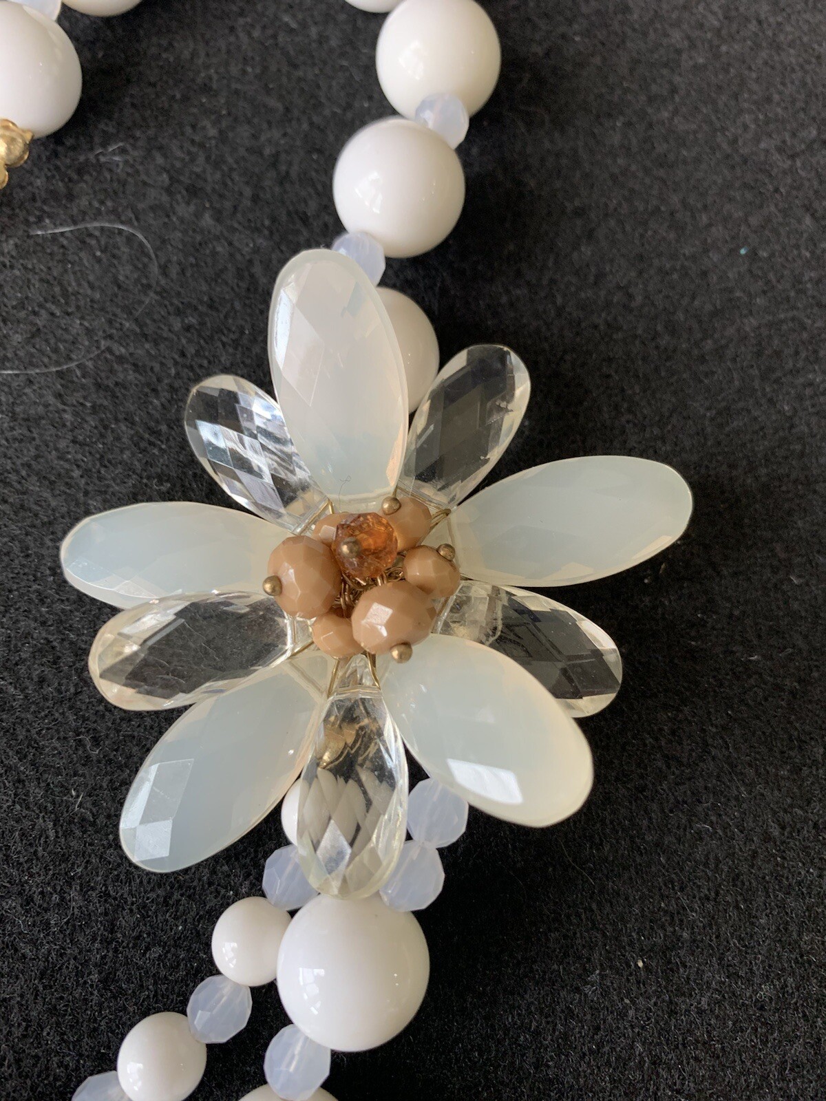 Handmade White Solid & Frosted Beaded Necklace w/Daisys