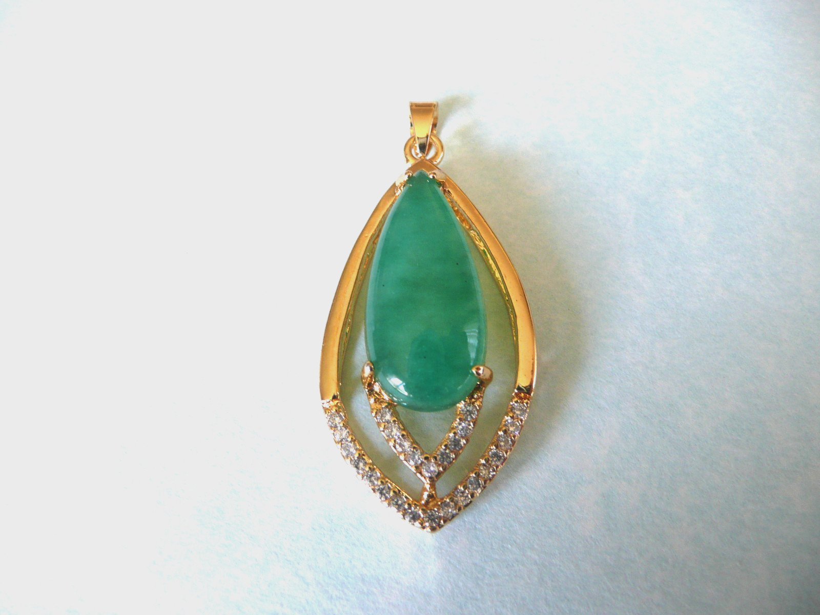 GOLD FILLED GREEN JADE STONE CRYSTAL TEARDROP PENDANT NEXCKLACE