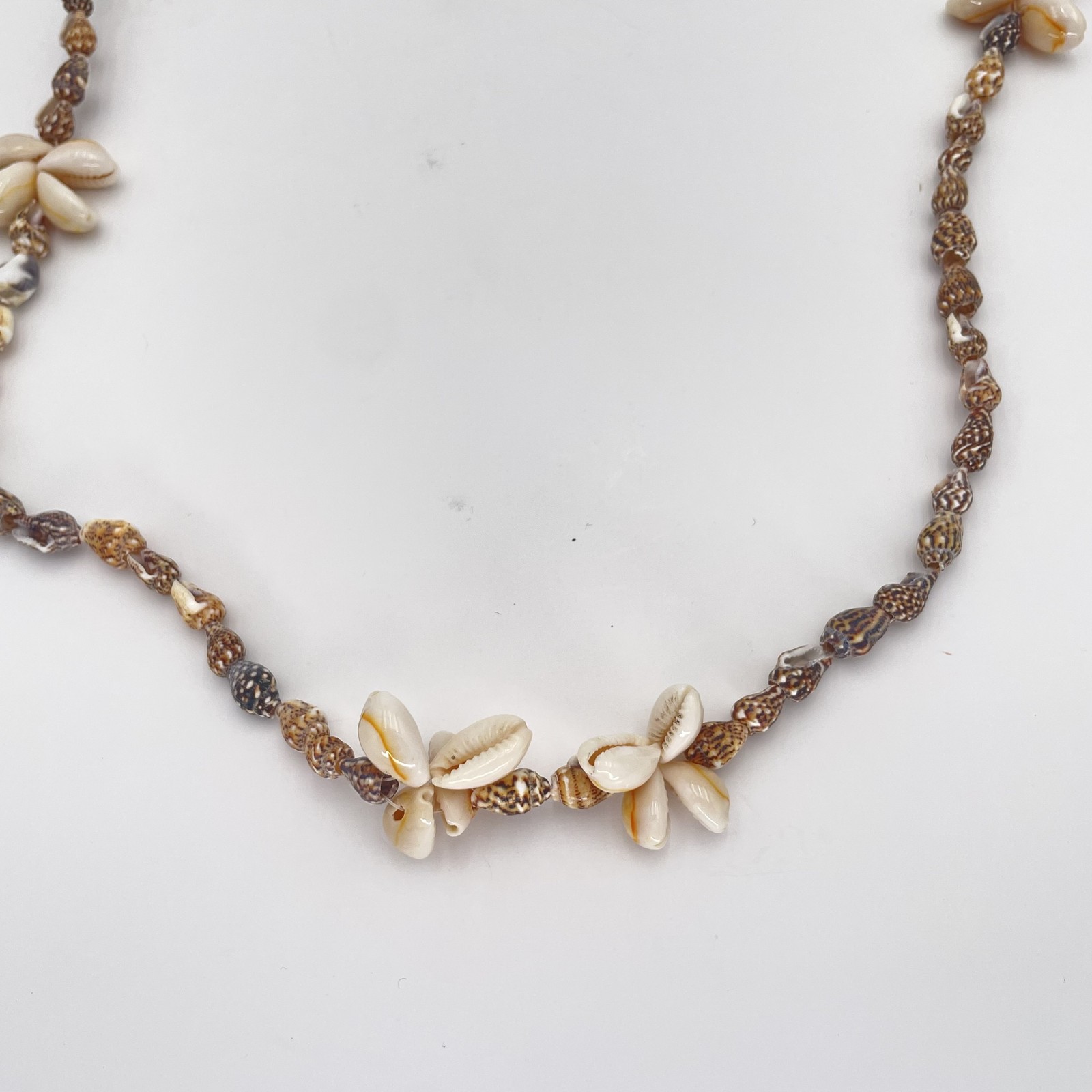 Vintage Cowrie Shell Beaded Necklace Hawaiian Floral 28in Natural Beach Boho