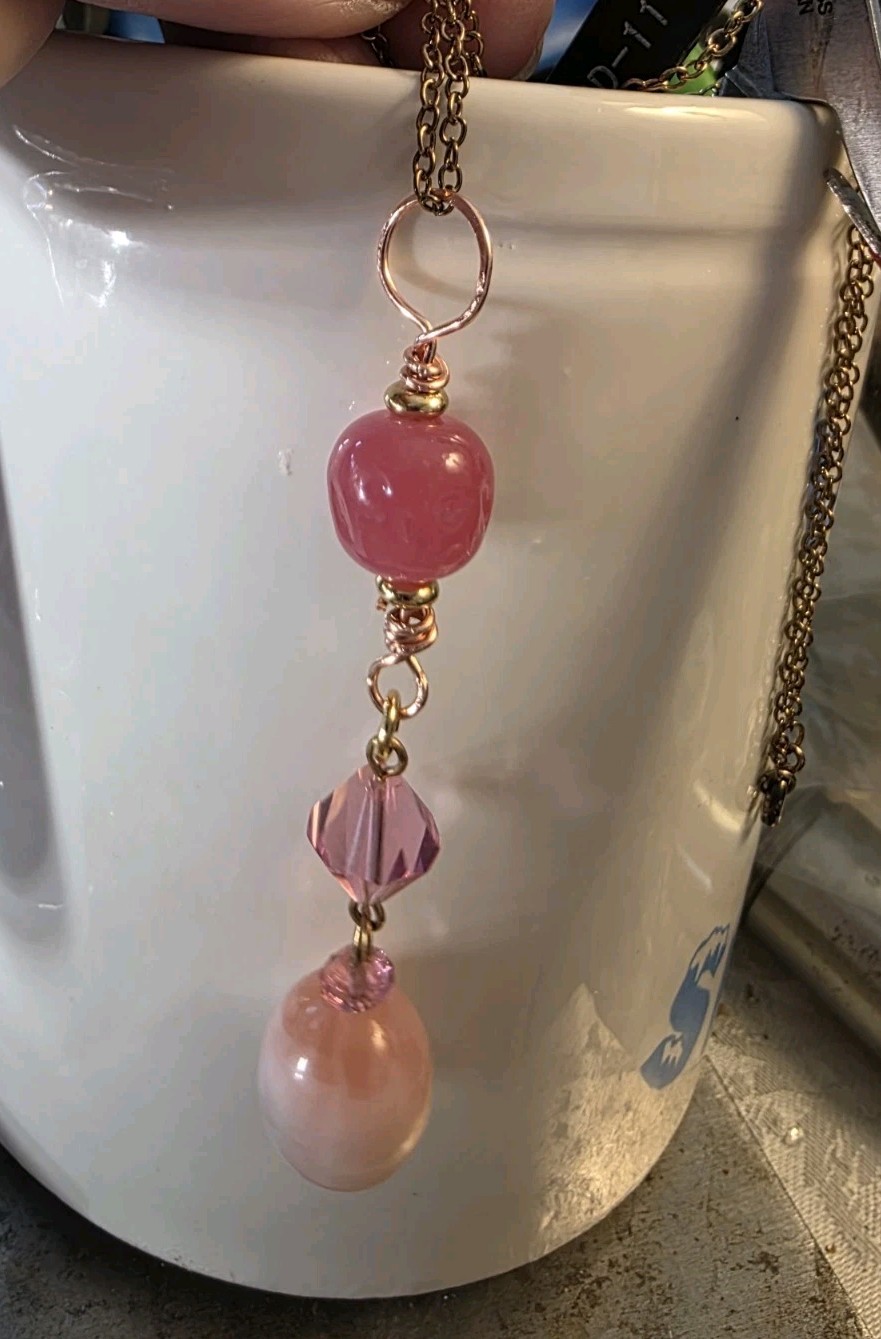PINK CATSEYE Bead, facet. PINK Bead. Vintage Chain, Springr. Clasp Necklace by d